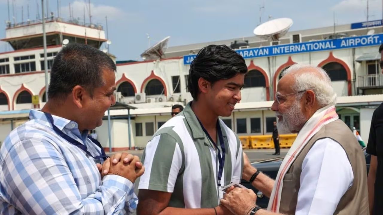 Vaibhav Suryavanshi Meet Pm Modi at Patna Airport