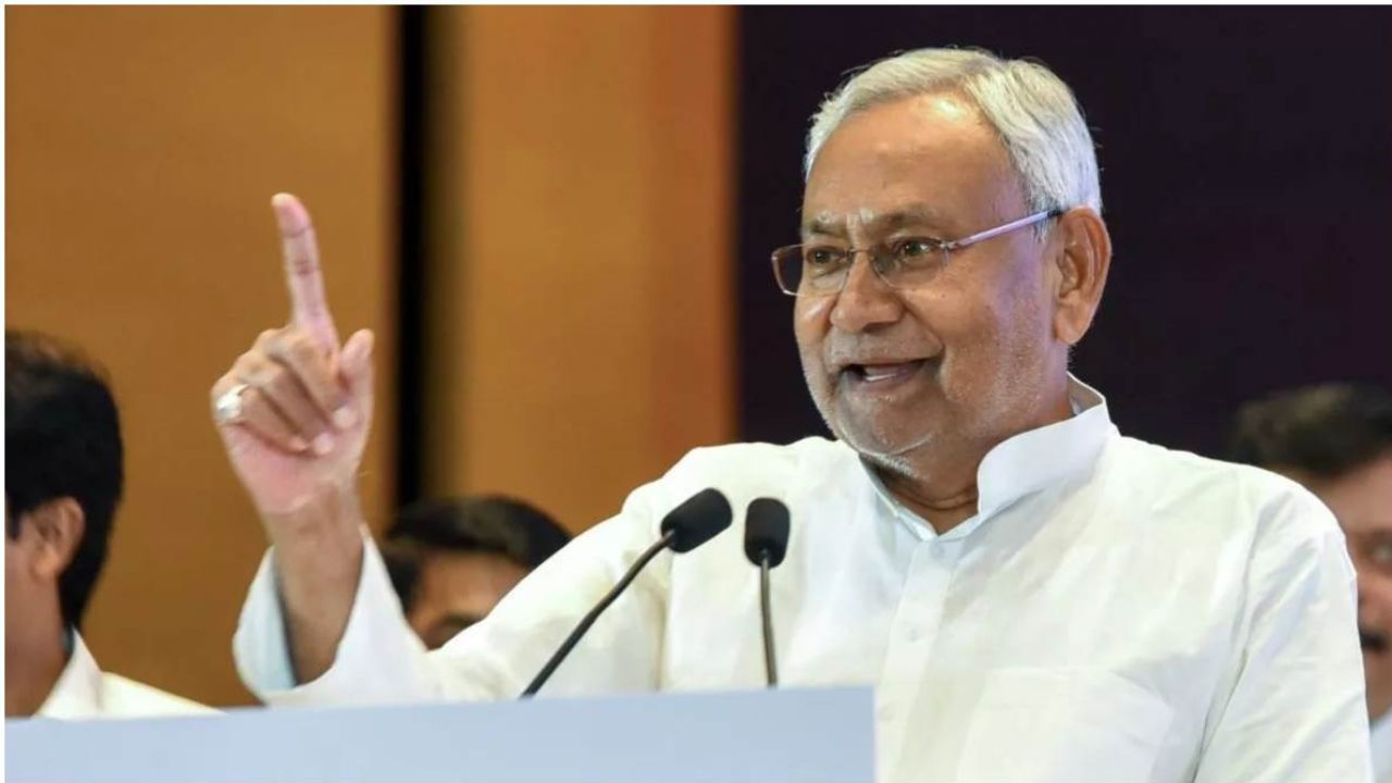 Bihar Chunav: नीतीश कुमार ने किया बड़ा ऐलान, पेंशन बढ़कर 1,100 रुपये, 1 करोड़ 9 लाख लोगों को फायदा Bihar Chunav