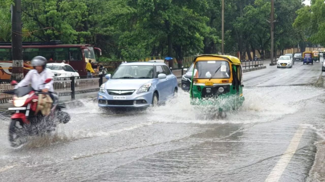 Jharkhand Weather News: झारखंड में भारी बारिश का कहर, रांची हुआ जलमग्न, ऑरेंज अलर्ट जारी Jharkhand Weather Update