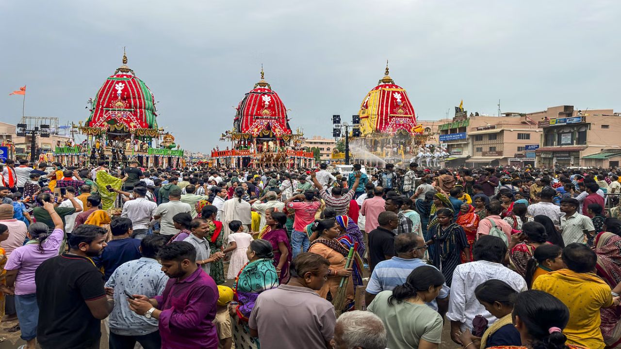 Puri Stampede: पुरी रथ यात्रा हादसा मामले में उड़ीसा सरकार का बड़ा एक्शन, SP और कलेक्टर का तबादला, 25 लाख मुआवजा घोषित Puri Stampede
