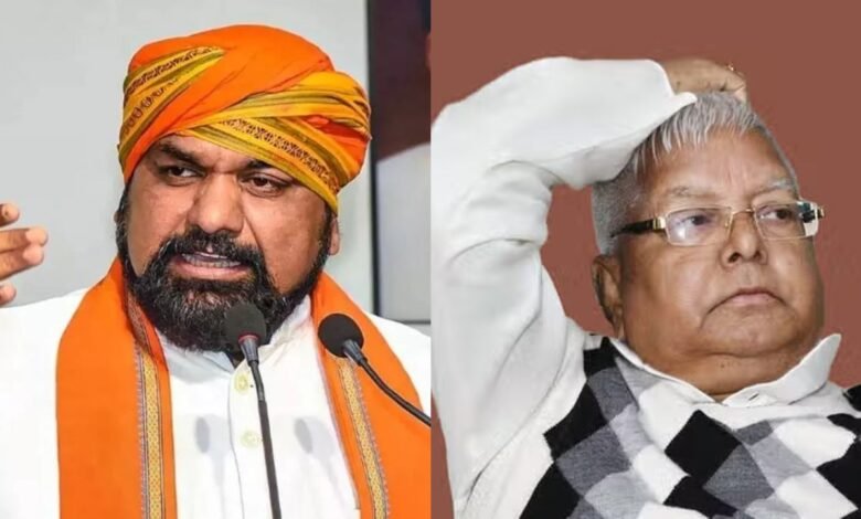बाबा साहेब के अपमान पर घमासान,