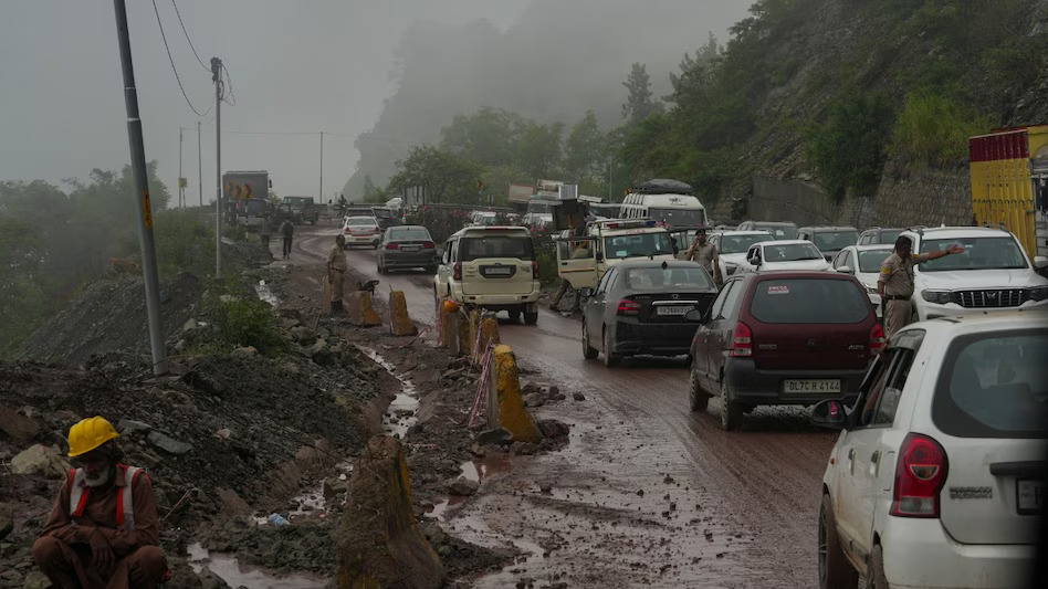 हिमाचल में भारी बारिश का कहर: मंडी जिले में 13 की मौत, 29 लापता, 148 मकान जमींदोज हिमाचल में भारी बारिश का कहर: मंडी जिले में 13 की मौत, 29 लापता, 148 मकान जमींदोज