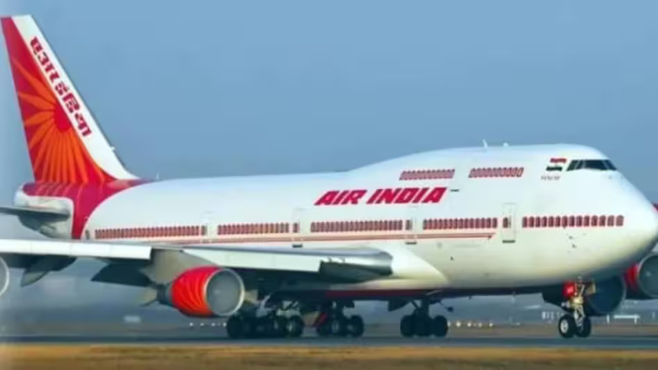 एअर इंडिया की फ्लाइट में तकनीकी खराबी, टेकऑफ के दौरान रोकी गई उड़ान एअर इंडिया की फ्लाइट में तकनीकी खराबी, टेकऑफ के दौरान रोकी गई उड़ान