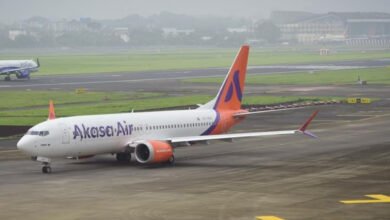 मुंबई एयरपोर्ट पर बड़ा हादसा टला, अकासा एयर के विमान से टकराया कार्गो ट्रक