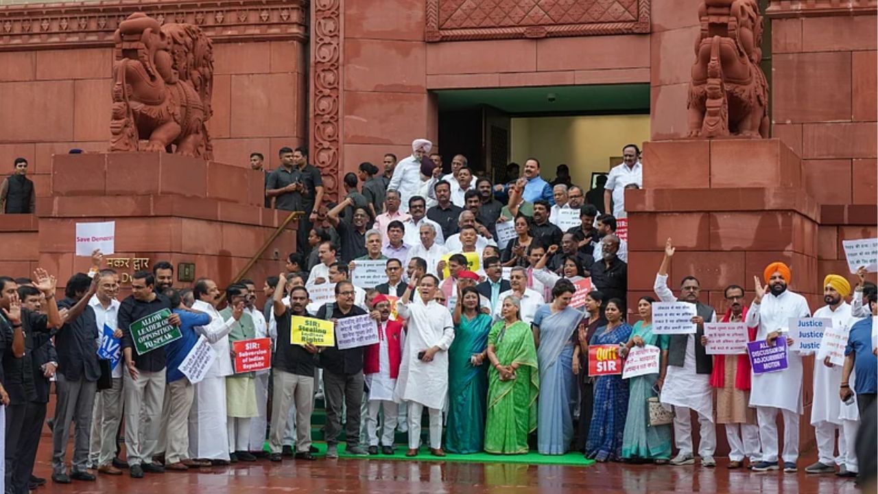Parliament News: संसद में ऑपरेशन सिंदूर बहस से पहले विपक्ष का हंगामा, बिहार वोटर लिस्ट पर बहस की मांग Parliament News