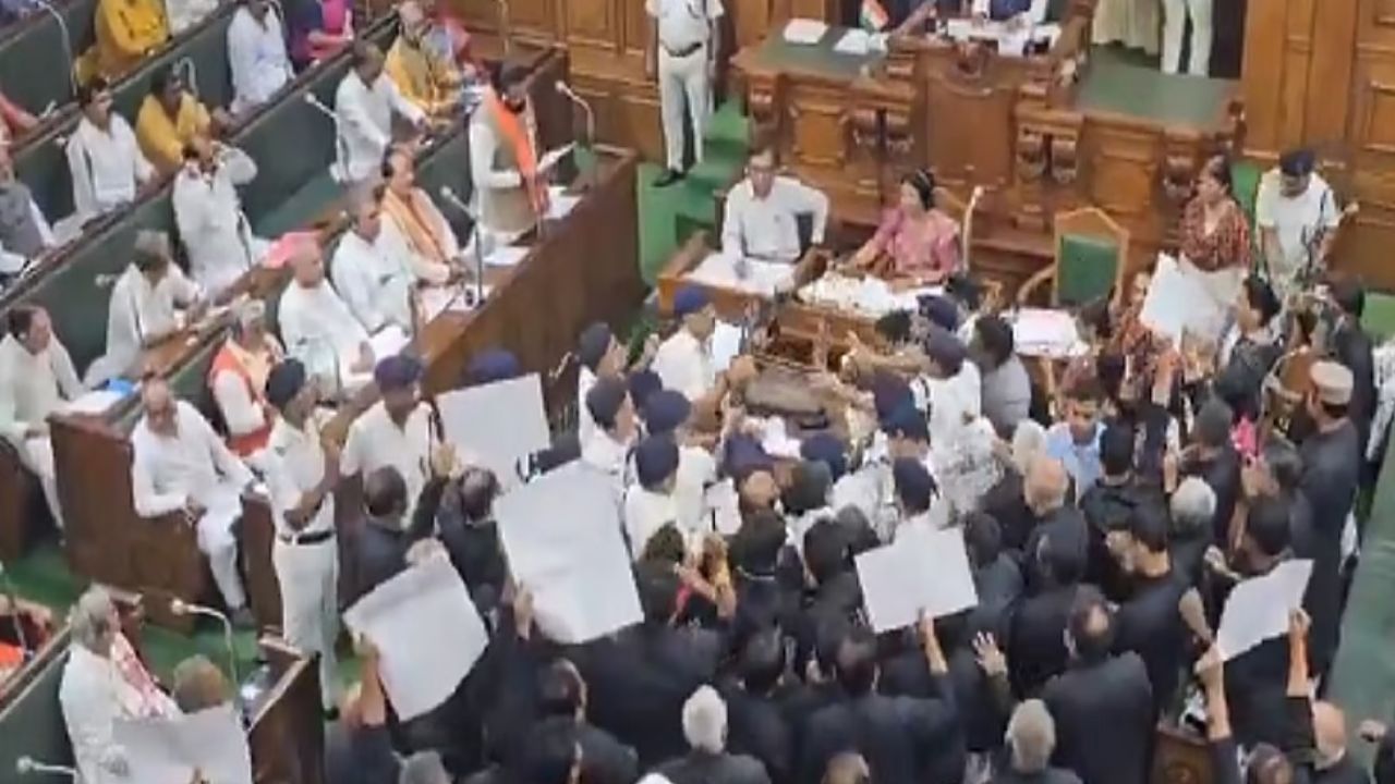 Bihar Vidhansabha 2025: बिहार विधानसभा में हंगामा, RJD और BJP विधायकों में धक्का-मुक्की, तेजस्वी और सम्राट चौधरी आए आमने-सामने Bihar Vidhansabha 2025