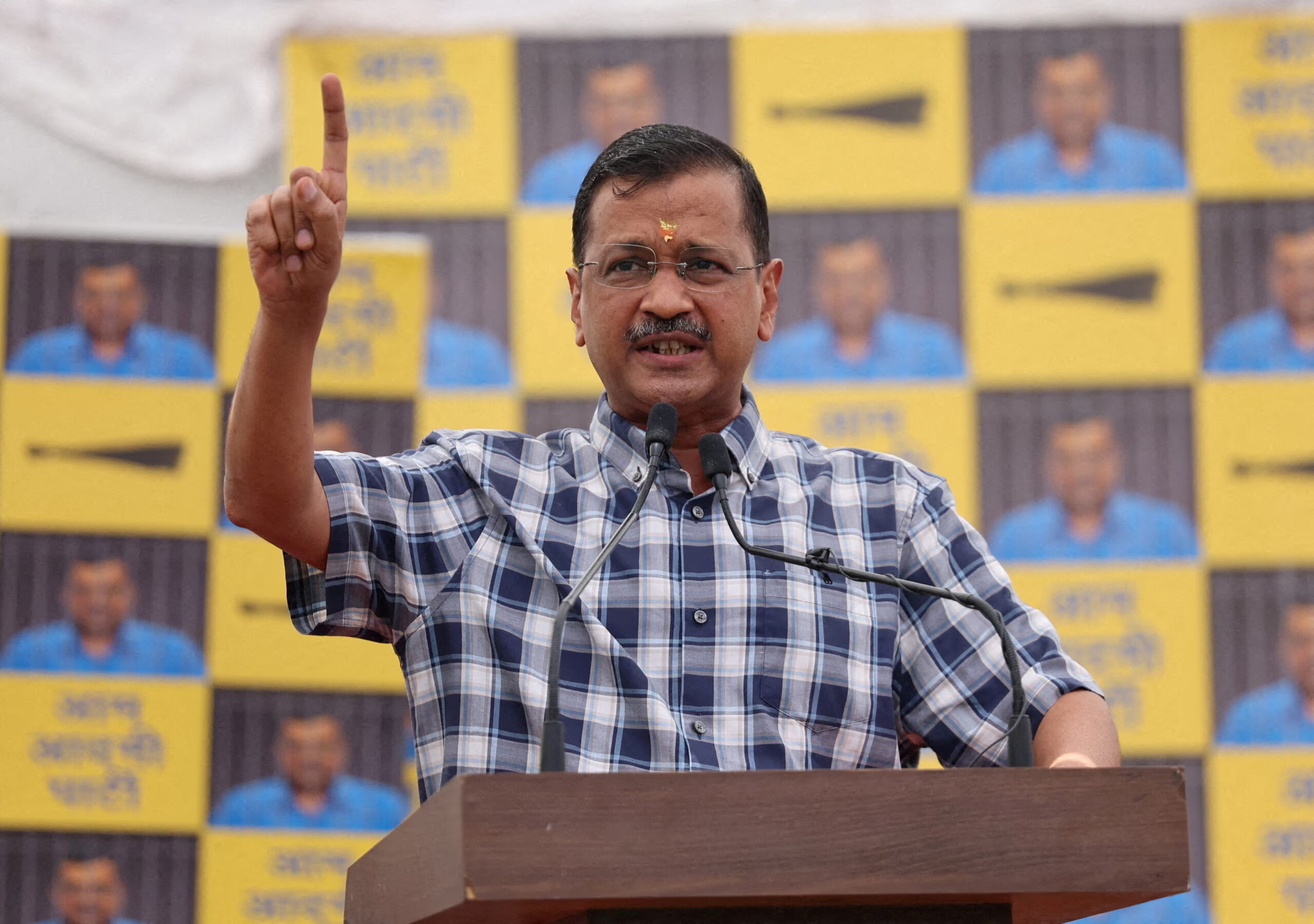 दिल्ली में दोबारा स्कूल-कॉलेजों को धमकी, केजरीवाल ने बीजेपी को लिया आंड़े-हाँथ दिल्ली में दोबारा स्कूल-कॉलेजों को धमकी, केजरीवाल ने बीजेपी को लिया आंड़े-हाँथ