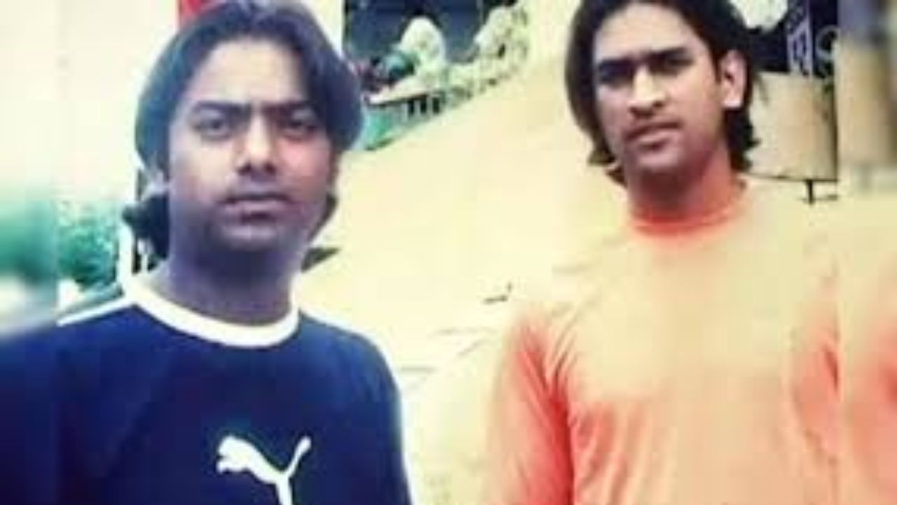 Jharkhand News: धोनी को ‘Helicopter Shot’ सिखाने वाले संतोष लाल को रांची ने दी श्रद्धांजलि Jharkhand News: