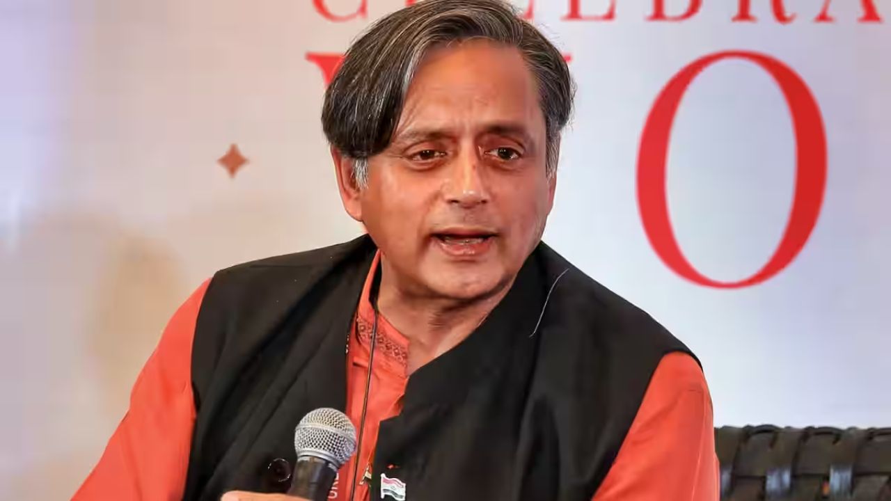 Shashi Tharoor News: डोनाल्ड ट्रम्प के 25% टैरिफ की घोषणा पर शशि थरूर ने जताई चिंता Shashi Tharoor News