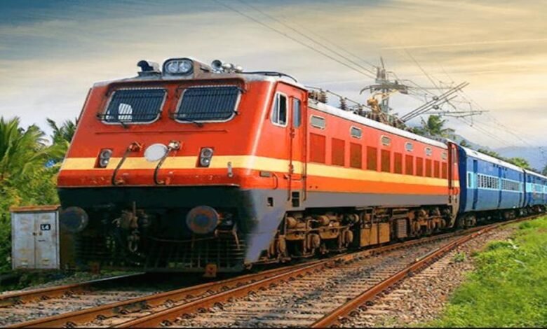 Price Hike on Rail Ticket: 5 साल बाद रेलवे ने बढ़ाया किराया, लंबी दूरी की रेल यात्रा अब जेब पर पड़ेगी भारी, आज से लागू...