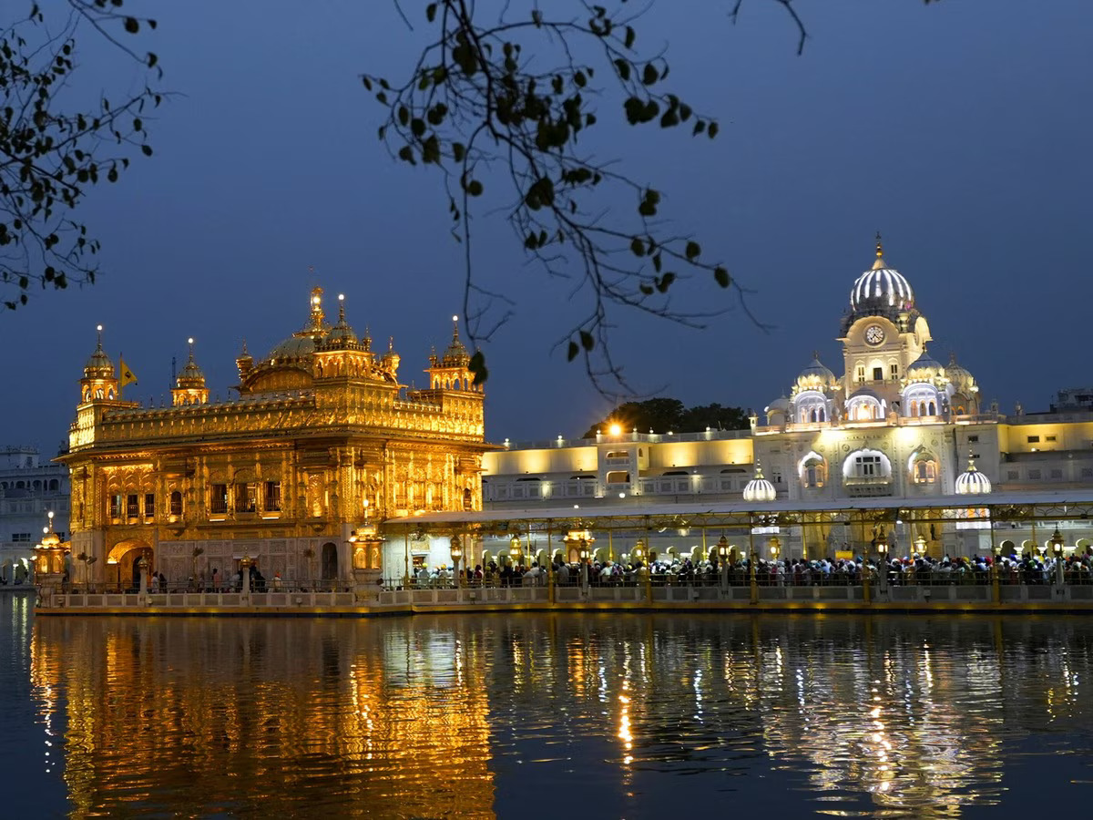गोल्डन टेम्पल को उड़ाने की धमकी, SGPC ने बढ़ाई सुरक्षा, जांच में जुटी पुलिस गोल्डन टेम्पल को उड़ाने की धमकी, SGPC ने बढ़ाई सुरक्षा, जांच में जुटी पुलिस