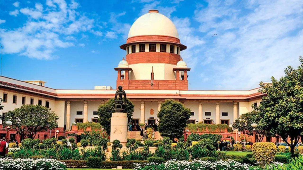सुप्रीम कोर्ट का ऐतिहासिक फैसला: वैवाहिक विवाद में IPS पत्नी को देनी होगी सार्वजनिक माफी सुप्रीम कोर्ट का ऐतिहासिक फैसला: वैवाहिक विवाद में IPS पत्नी को देनी होगी सार्वजनिक माफी, पति और ससुर के जेल जाने पर जताया खेद