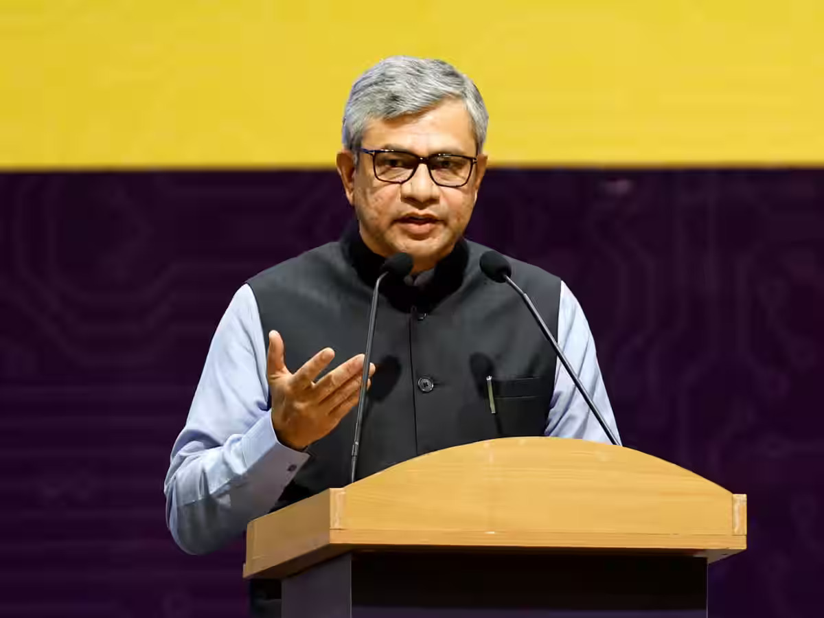 रेल मंत्री ने खारिज की ‘हवाई यात्रियों जैसा लगेज नियम’ की खबर, बोले- कोई नया नियम लागू नहीं अश्विनी वैष्णव