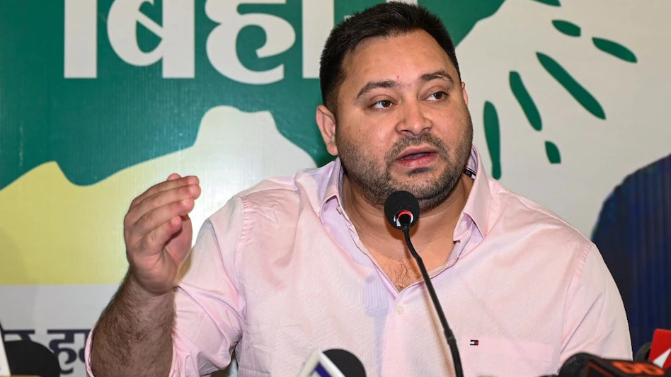 बिहार में मतदाता सूची विवाद: बिहार में मतदाता सूची विवाद: तेजस्वी यादव के दो EPIC नंबर पर भाजपा ने उठाए सवाल