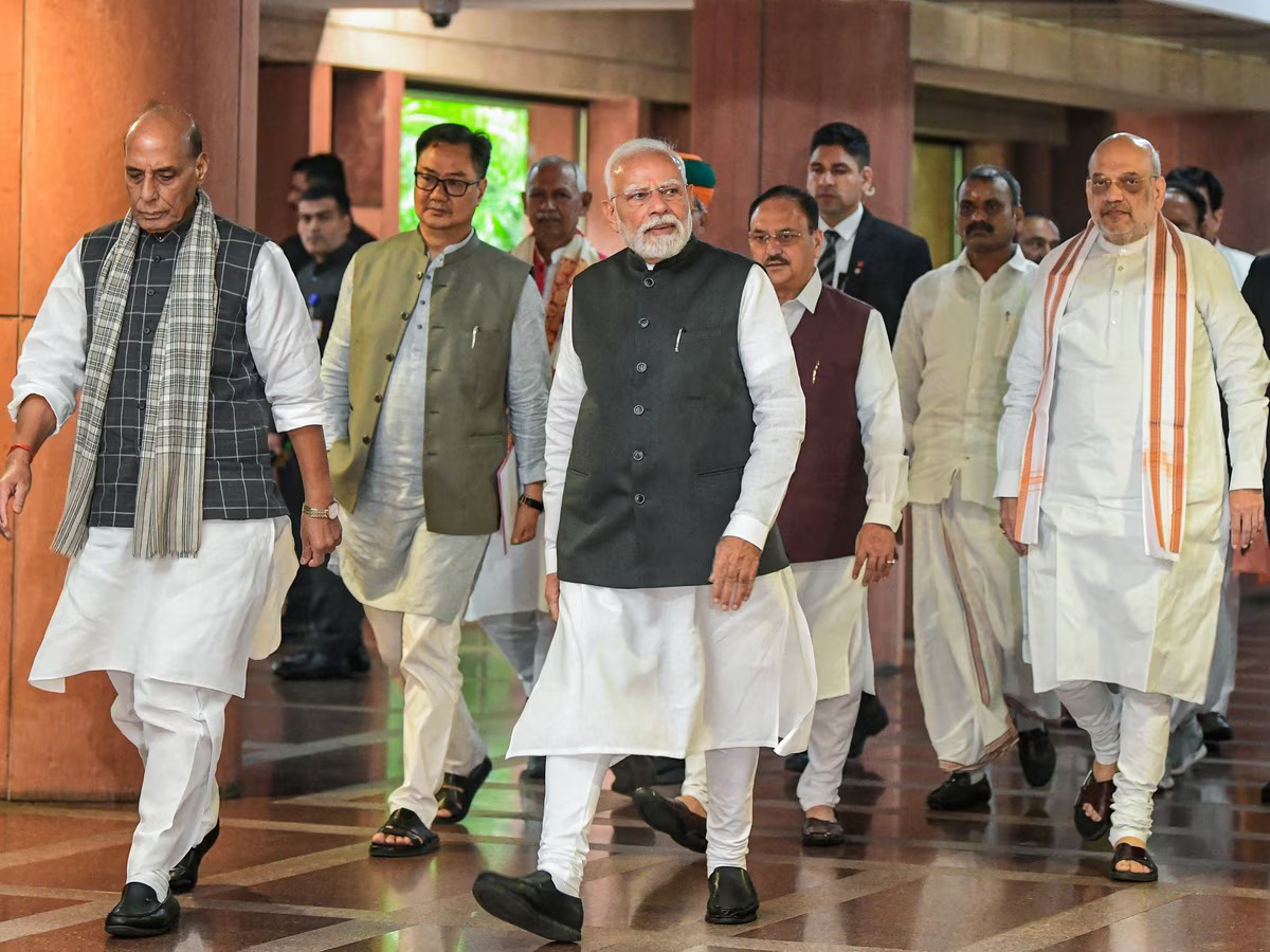 उपराष्ट्रपति चुनाव: बीजेपी संसदीय बोर्ड की बैठक में उम्मीदवार पर फैसला, विपक्ष भी तैयार! उपराष्ट्रपति चुनाव: बीजेपी संसदीय बोर्ड की बैठक में उम्मीदवार पर फैसला, विपक्ष भी तैयार!