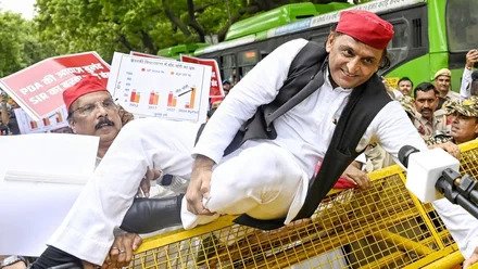 अखिलेश यादव