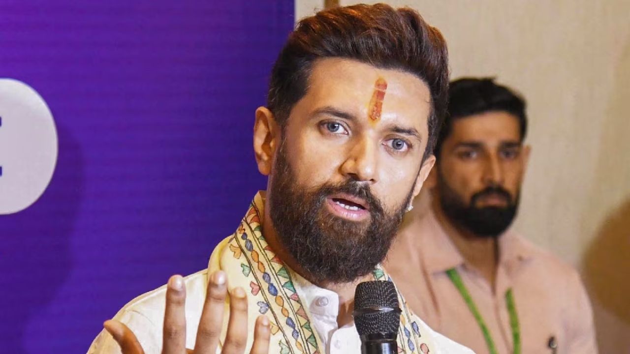 Bihar politics: चिराग पासवान की LJP(R) सभी 243 सीटों पर चुनाव लड़ेगी, सियासी तूफान शुरू Bihar politics