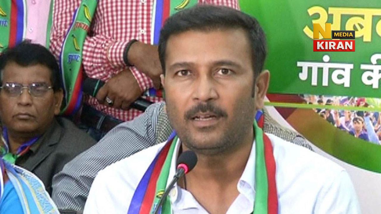 Jharkhand Politics: चतरा में आजसू पार्टी को लगा तगड़ा झटका, बड़े नेताओं ने खोला मोर्चा, वादे पूरे न होने पर दिया सामूहिक इस्तीफा Jharkhand Politics