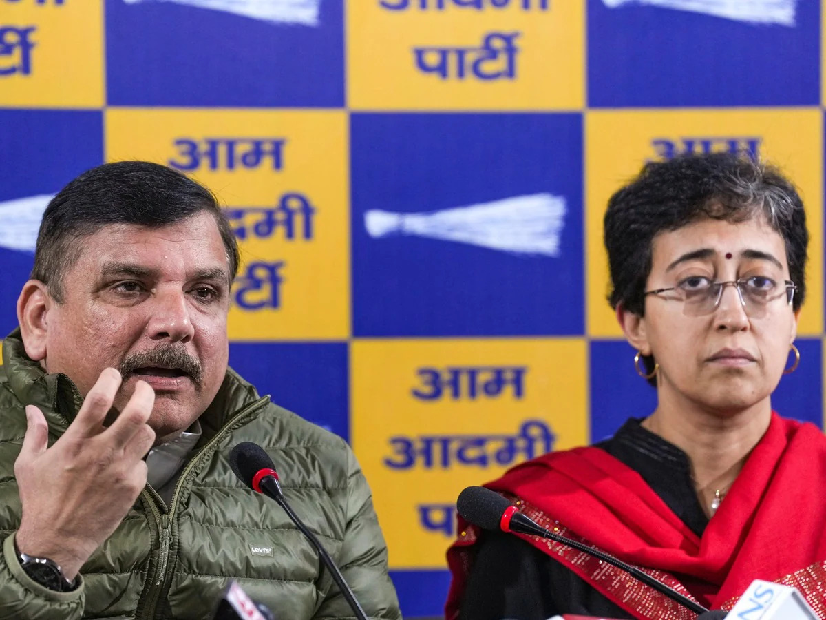 मानहानि केस में आतिशी और संजय सिंह को दिल्ली हाईकोर्ट का नोटिस, 4 दिसंबर तक जवाब दाखिल करने के निर्देश आतिशी