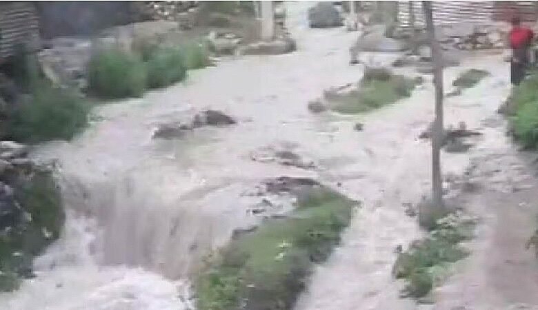 कुल्लू में बादल फटने से तबाही, कई मकान व वाहन बहे, तीन दिन का अलर्ट जार