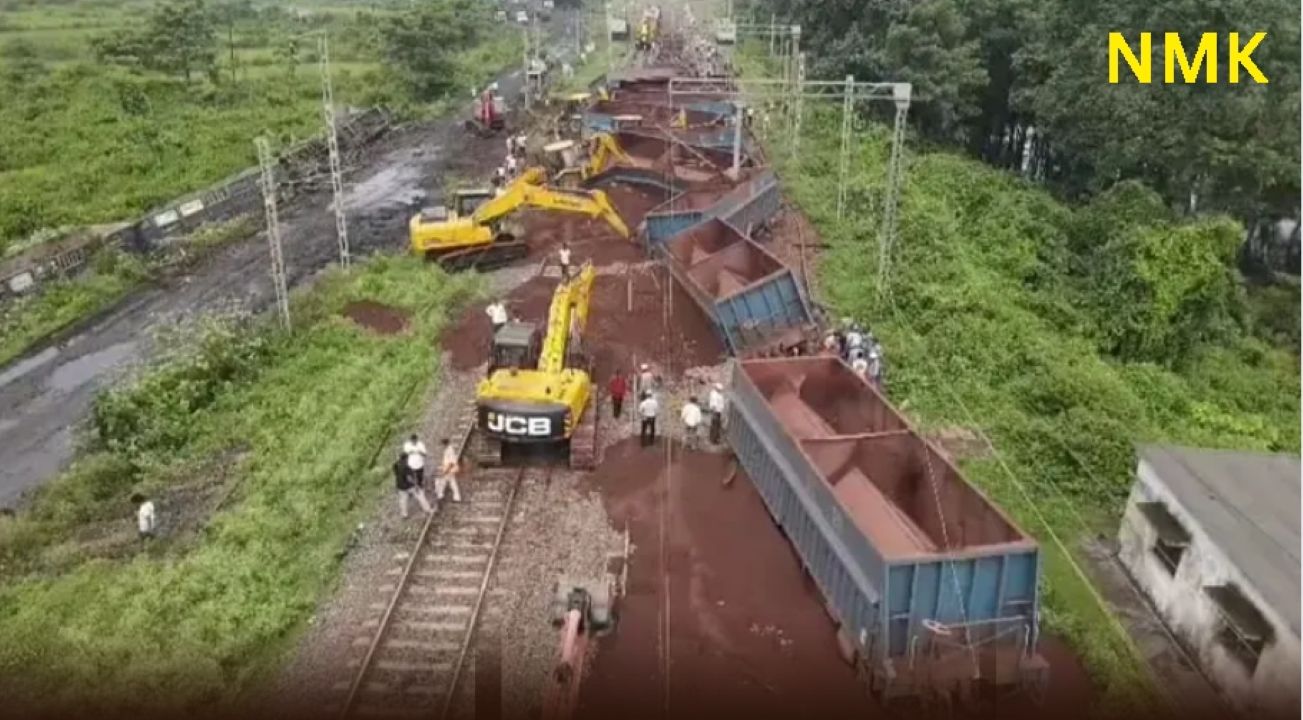 झारखंड में पटरी से उतरे डिब्बे दूसरी ट्रेन से टकराए झारखंड में पटरी से उतरे डिब्बे दूसरी ट्रेन से टकराए