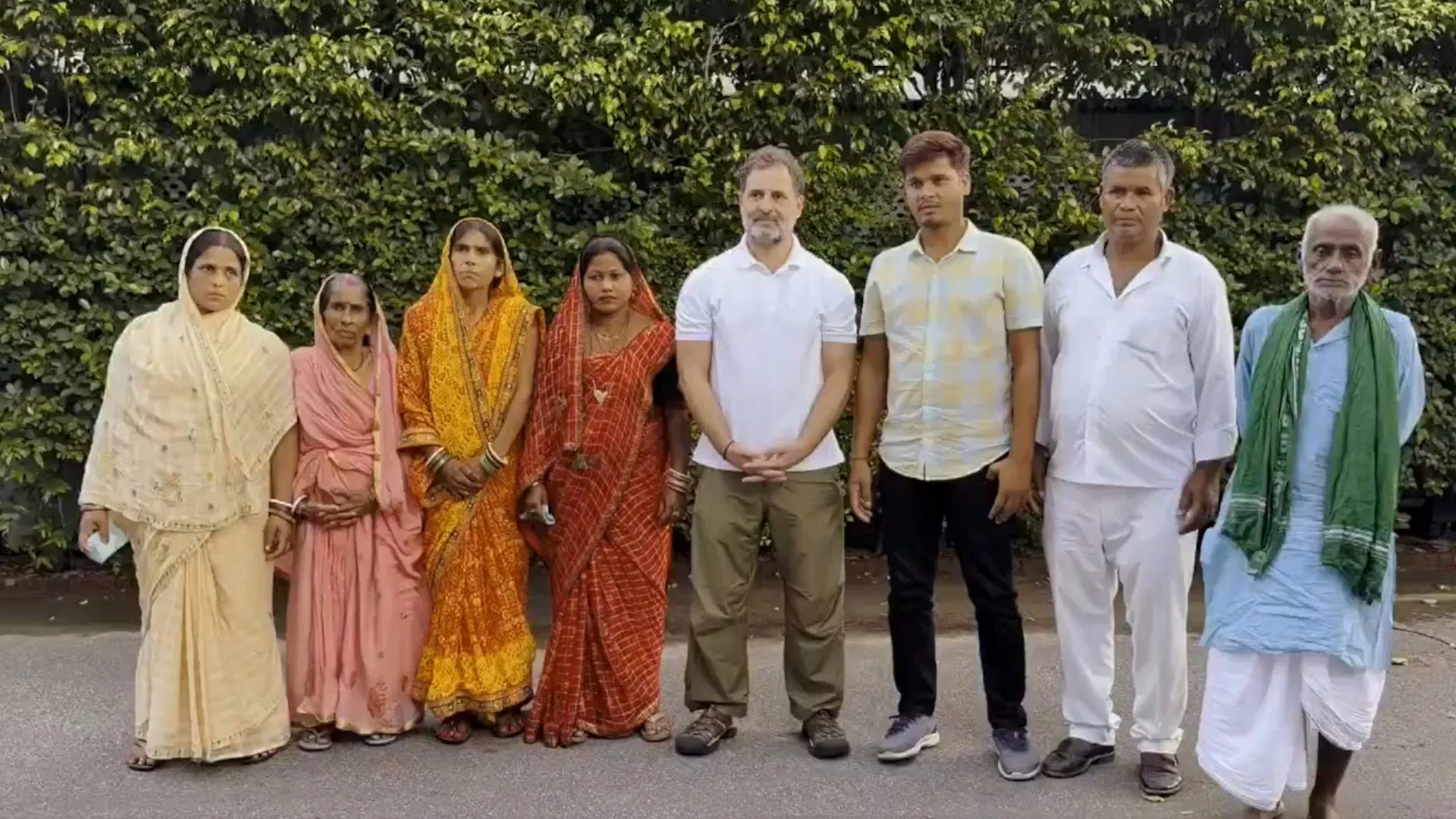 राहुल गांधी का तंज – “मृत लोगों” के साथ चाय पीने का अनुभव, चुनाव आयोग को दिया ‘धन्यवाद’ राहुल गांधी का तंज – “मृत लोगों” के साथ चाय पीने का अनुभव, चुनाव आयोग को दिया ‘धन्यवाद’