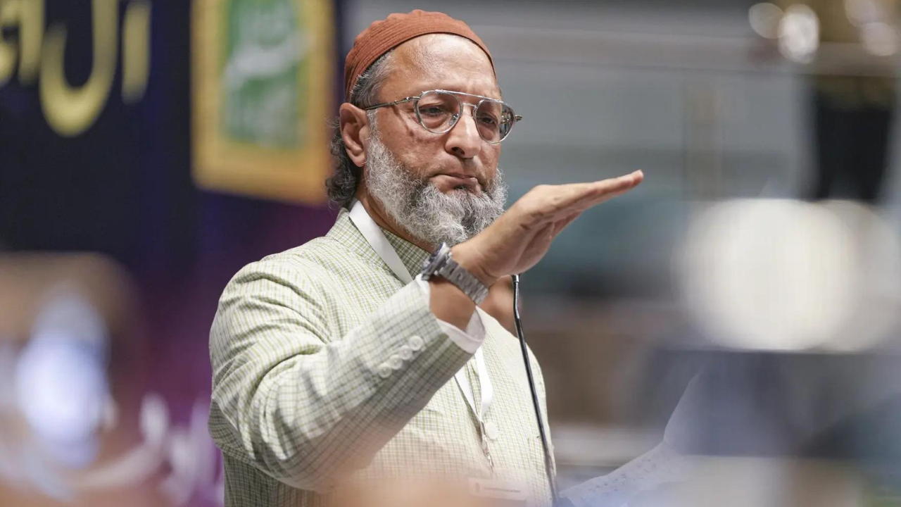 पीएम पद के सवाल पर ओवैसी का जवाब: “ख्वाब नहीं देखता, हकीकत से डील करता हूं” पीएम पद के सवाल पर ओवैसी का जवाब: "ख्वाब नहीं देखता, हकीकत से डील करता हूं"