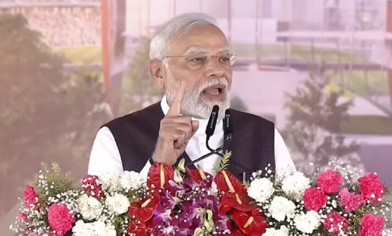 असम दौरे पर पीएम मोदी: 18,530 करोड़ की परियोजनाओं का शिलान्यास, कांग्रेस पर बोला हमला