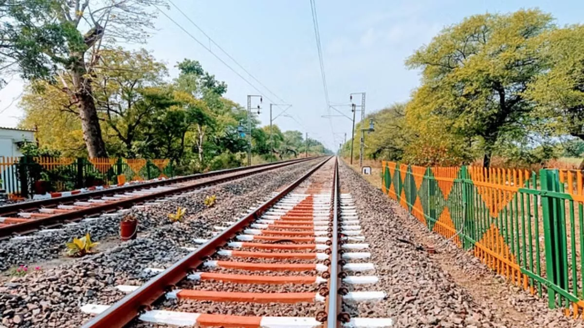 भागलपुर-दुमका-रामपुरहाट रेल लाइन को डबल करने की मंजूरी, 3179 करोड़ की परियोजना से बदलेगा तीन राज्यों का रेल नेटवर्क भागलपुर-दुमका-रामपुरहाट रेल लाइन को डबल करने की मंजूरी, 3179 करोड़ की परियोजना से बदलेगा तीन राज्यों का रेल नेटवर्क