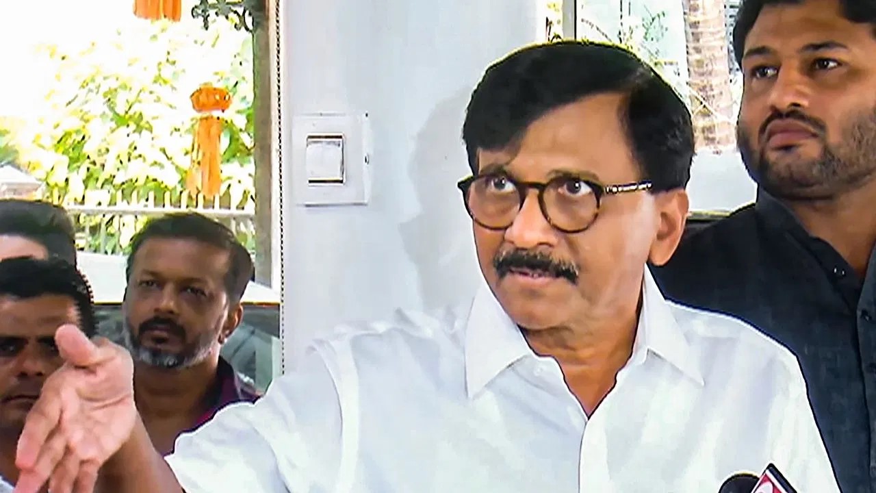 एशिया कप 2025: संजय राउत का विवादित बयान, भारत-पाक मैच पर उठाए सवाल एशिया कप 2025: संजय राउत का विवादित बयान, भारत-पाक मैच पर उठाए सवाल