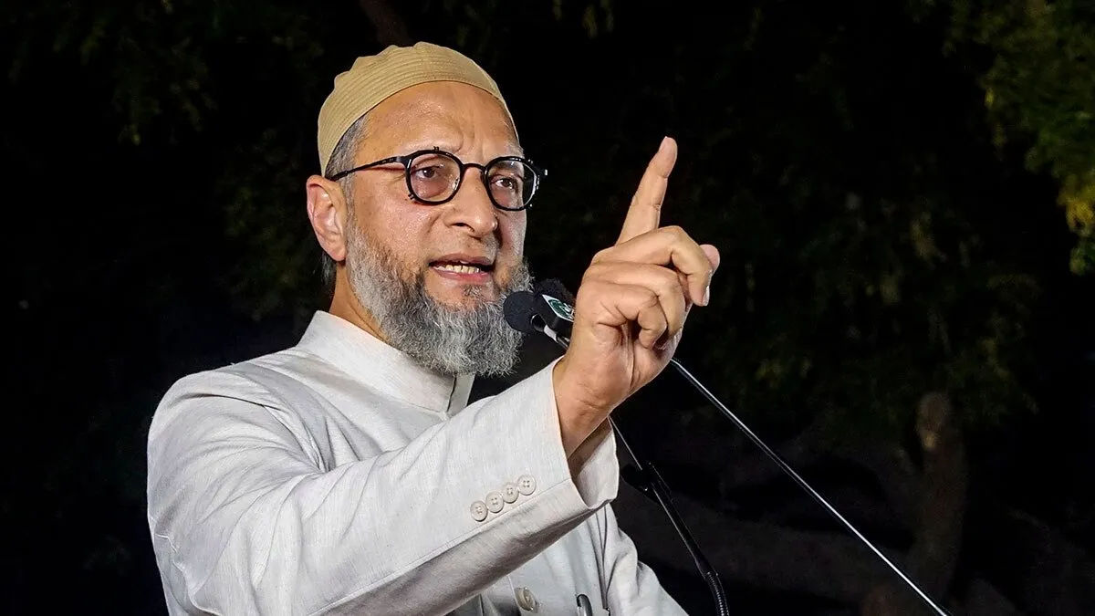 भारत-पाकिस्तान मैच पर सियासी बवाल, कांग्रेस और ओवैसी ने BJP को घेरा भारत-पाकिस्तान मैच पर सियासी बवाल, कांग्रेस और ओवैसी ने BJP को घेरा