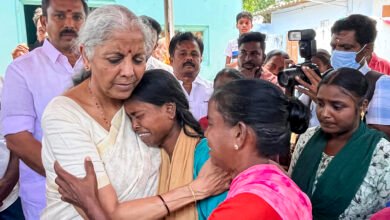 करूर हादसा: वित्त मंत्री निर्मला सीतारमण ने अस्पताल पहुंचकर घायलों से की मुलाकात, PMNRF से 2 लाख मुआवजे का ऐलान