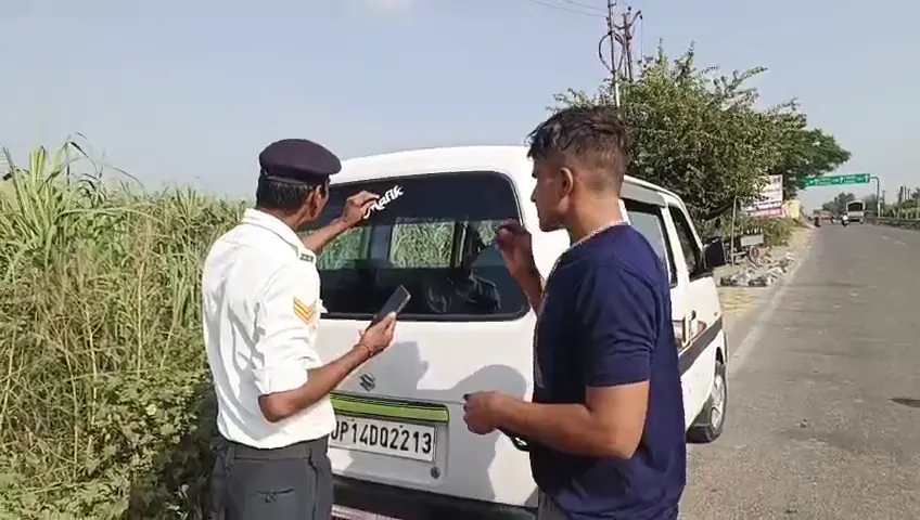 शामली पुलिस का सख्त आदेश: वाहनों और बोर्डों पर जाति का नाम लिखना अब प्रतिबंधित शामली पुलिस का सख्त आदेश: वाहनों और बोर्डों पर जाति का नाम लिखना अब प्रतिबंधित