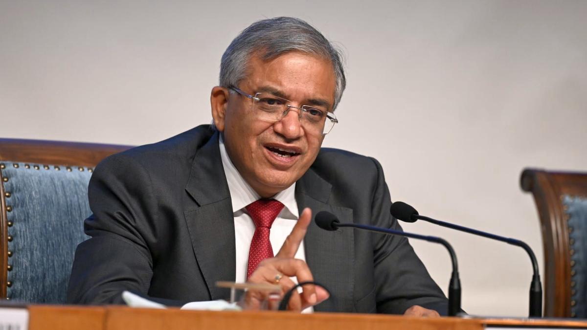 बिहार चुनाव 2025: सुरक्षा व्यवस्था की समीक्षा में जुटे मुख्य निर्वाचन आयुक्त, आज होगी बड़ी बैठक बिहार चुनाव 2025: सुरक्षा व्यवस्था की समीक्षा में जुटे मुख्य निर्वाचन आयुक्त, आज होगी बड़ी बैठक