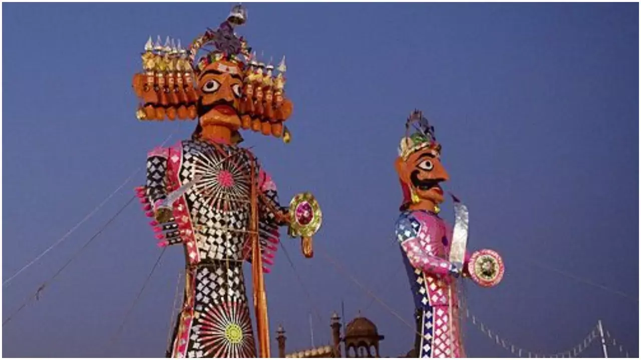 दशहरा 2025: कब है विजयादशमी? जानिए रावण दहन का शुभ मुहूर्त, पूजन विधि और महत्व