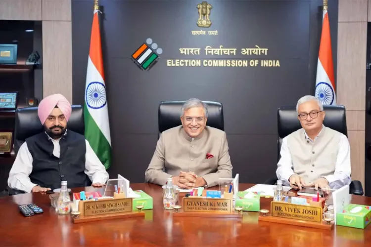 बिहार विधानसभा चुनाव और 8 राज्यों के उपचुनाव के लिए 8.5 लाख चुनाव कर्मी तैनात बिहार विधानसभा चुनाव और 8 राज्यों के उपचुनाव के लिए 8.5 लाख चुनाव कर्मी तैनात