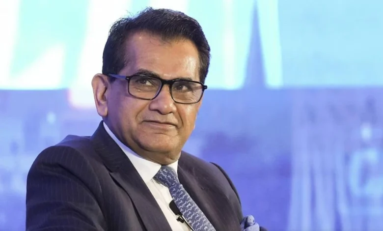 दिवाली के बाद दिल्ली में घुटी सांसें — अमिताभ कांत ने सुप्रीम कोर्ट पर साधा निशाना, बोले “पटाखों को जीने के अधिकार से ऊपर रखा गया”