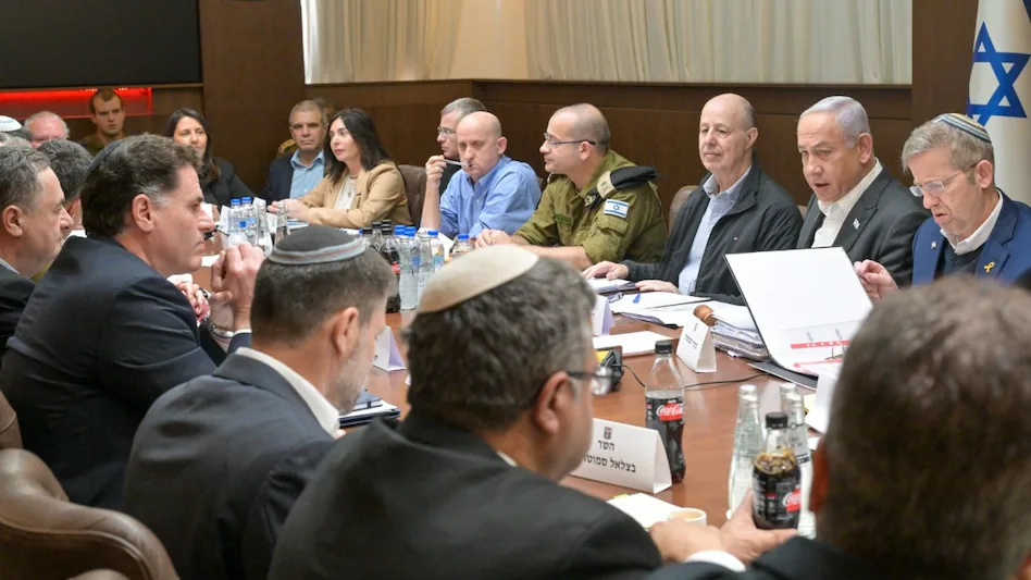 इजरायल और हमास ने दो साल के युद्ध के बाद सीजफायर और बंधक रिहाई समझौते पर किया हस्ताक्षर