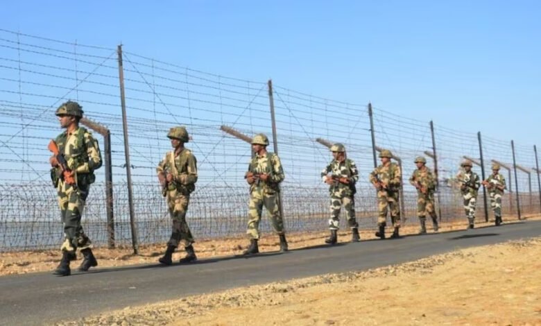 त्रिपुरा सीमा पर खूनी झड़प: तीन बांग्लादेशी तस्करों की मौत, भारत ने खारिज किया ढाका का 'लिंचिंग' दावा