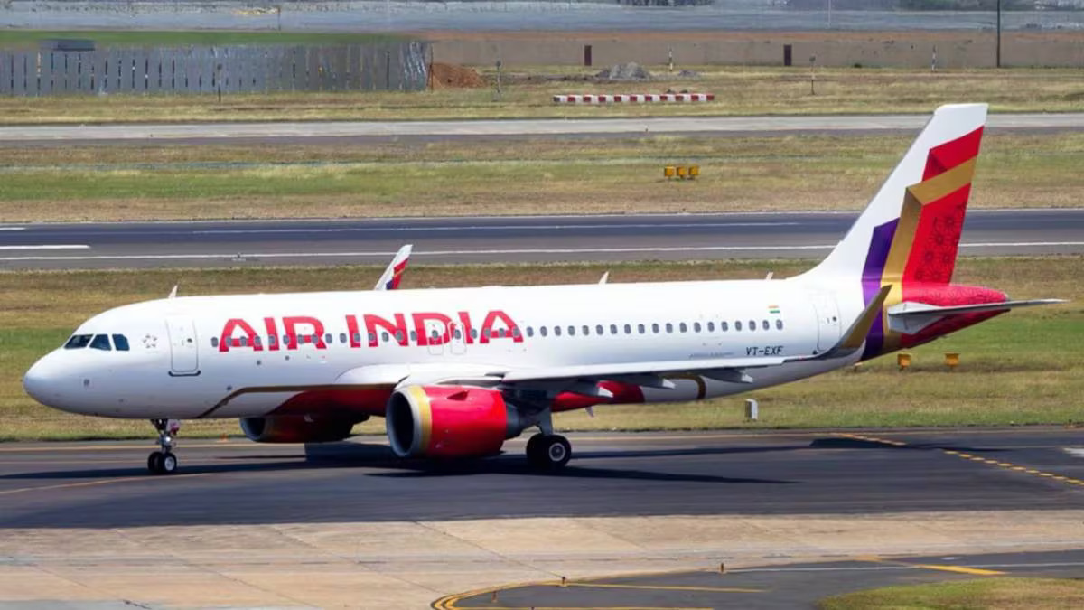 मिलान से दिल्ली आ रही एअर इंडिया की फ्लाइट में तकनीकी खराबी, 255 यात्रियों की दिवाली पर फिरा पानी मिलान से दिल्ली आ रही एअर इंडिया की फ्लाइट में तकनीकी खराबी, 255 यात्रियों की दिवाली पर फिरा पानी