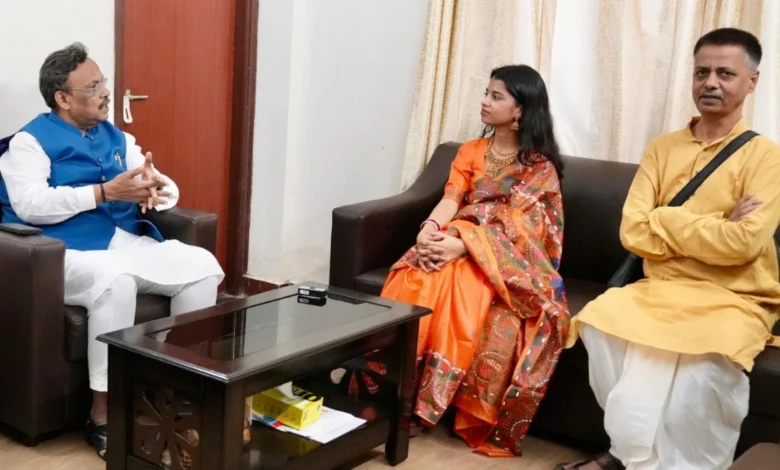 मैथिली ठाकुर ने भाजपा जॉइन की, दरभंगा की अलीनगर सीट से चुनाव लड़ सकती हैं