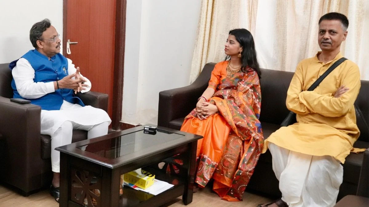 मैथिली ठाकुर ने भाजपा जॉइन की, दरभंगा की अलीनगर सीट से लड़ सकती हैं चुनाव मैथिली ठाकुर ने भाजपा जॉइन की, दरभंगा की अलीनगर सीट से चुनाव लड़ सकती हैं