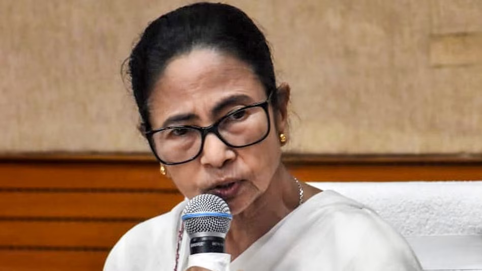 दुर्गापुर: पीड़िता के पिता ने ममता बनर्जी से मांगी माफ़ी, बोले मैं बंगाल छोड़ दूंगा