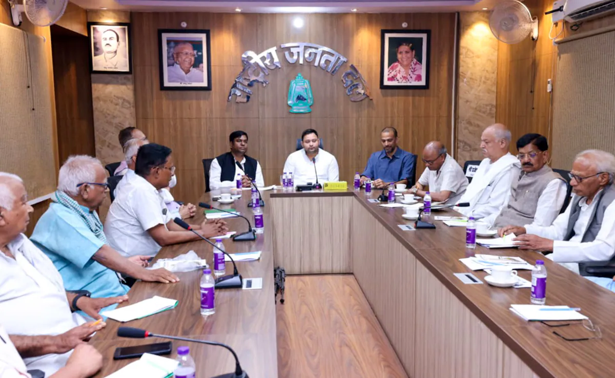 इंडिया गठबंधन में सीट बंटवारे पर हुआ बड़ा फैसला, राबड़ी आवास पर लालू-तेजस्वी की अहम बैठक बिहार विधानसभा चुनाव