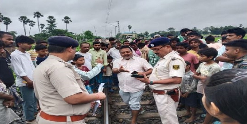 पूर्णिया में वंदे भारत ट्रेन हादसा: चार युवकों की मौत, कई घायल पूर्णिया में वंदे भारत ट्रेन हादसा: चार युवकों की मौत, कई घायल