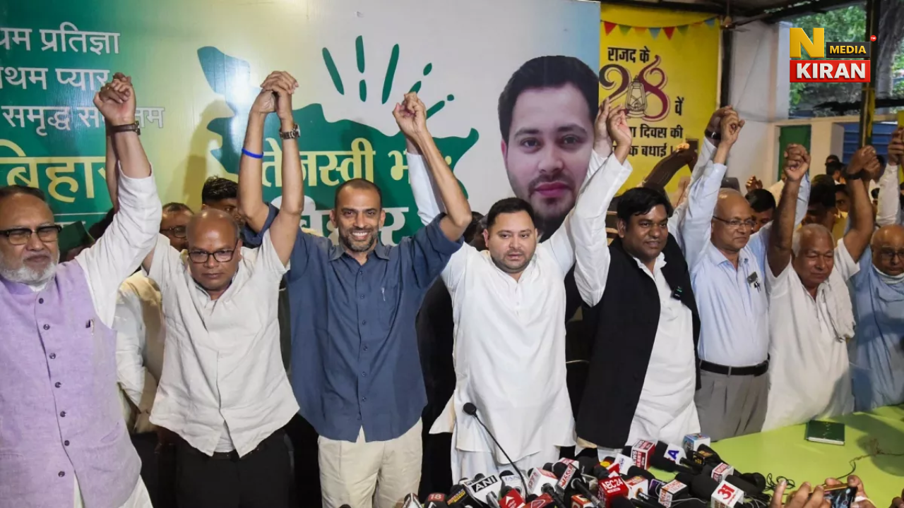 Bihar Election 2025: ‘तेजस्वी प्रण’ जारी, ‘हर परिवार को 1 सरकारी नौकरी’, 200 यूनिट बिजली फ्री और OPS बहाली का वादा Bihar Election 2025