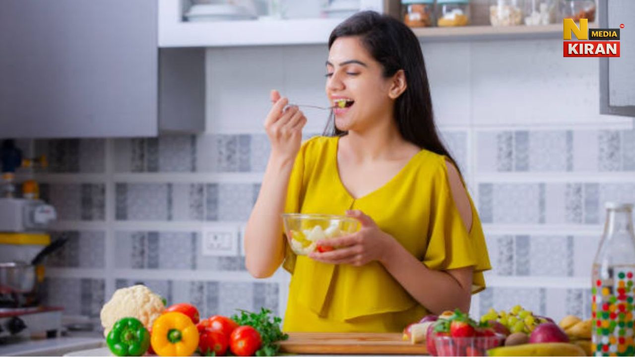 Diet for Women After 40: 40 की उम्र के बाद महिलाएं डाइट में शामिल करें ये 5 ‘सुपर फ्रूट्स’, बीमारियां रहेंगी कोसों दूर Diet for Women After 40