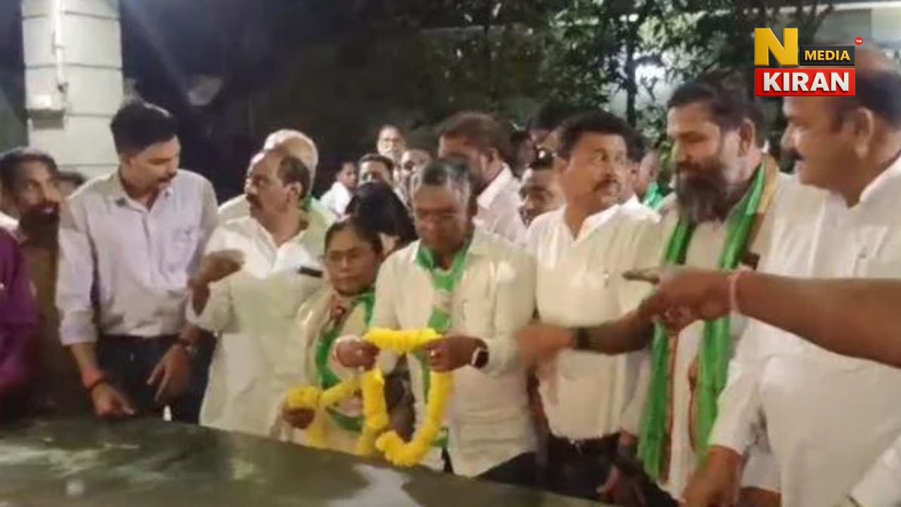 Jharkhand Ghatsila By-Election: झामुमो ने सोमेश सोरेन को दिया टिकट, शहीद निर्मल महतो की समाधि पर लिया आशीर्वाद Jharkhand Ghatsila By-Election