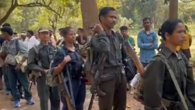 छत्तीसगढ़ में 13 महिलाओं सहित 21 माओवादियों ने किया आत्मसमर्पण, हथियार भी सौंपे
