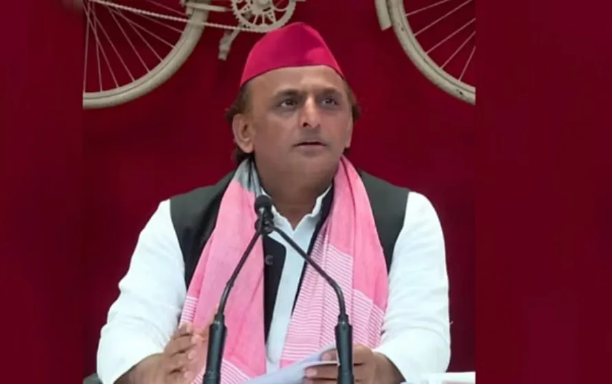 उत्तर प्रदेश के 7 एयरपोर्ट्स पर उड़ानें ठप! कनेक्टिविटी की मार, अखिलेश यादव ने उठाए सवाल उत्तर प्रदेश के 7 एयरपोर्ट्स पर उड़ानें ठप! कनेक्टिविटी की मार, अखिलेश यादव ने उठाए सवाल